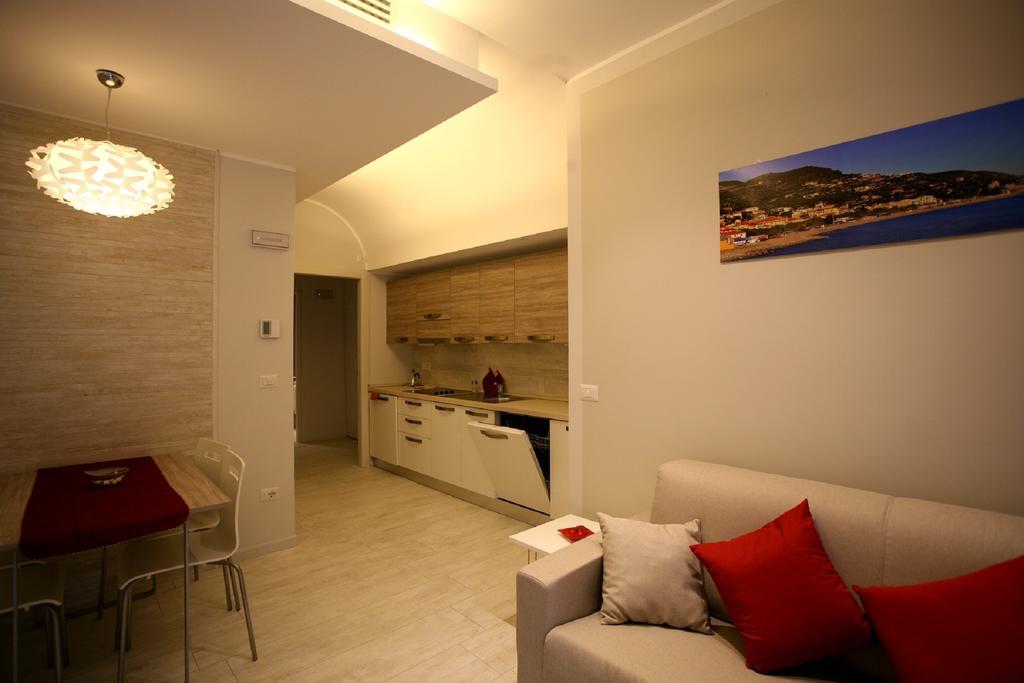 Nina Casa Vacanze ฟีนาเลลีกูเร ห้อง รูปภาพ