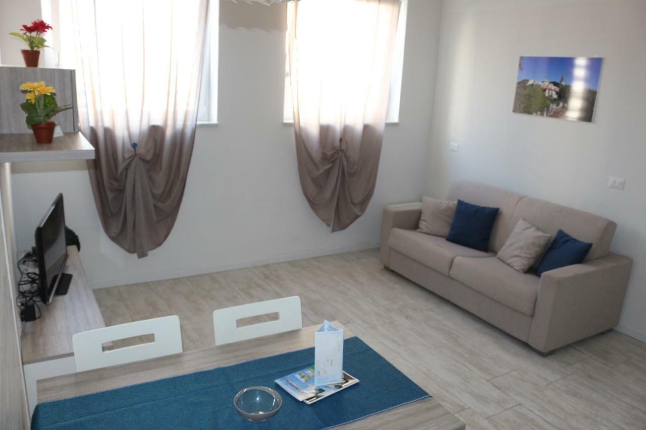 Nina Casa Vacanze ฟีนาเลลีกูเร ภายนอก รูปภาพ